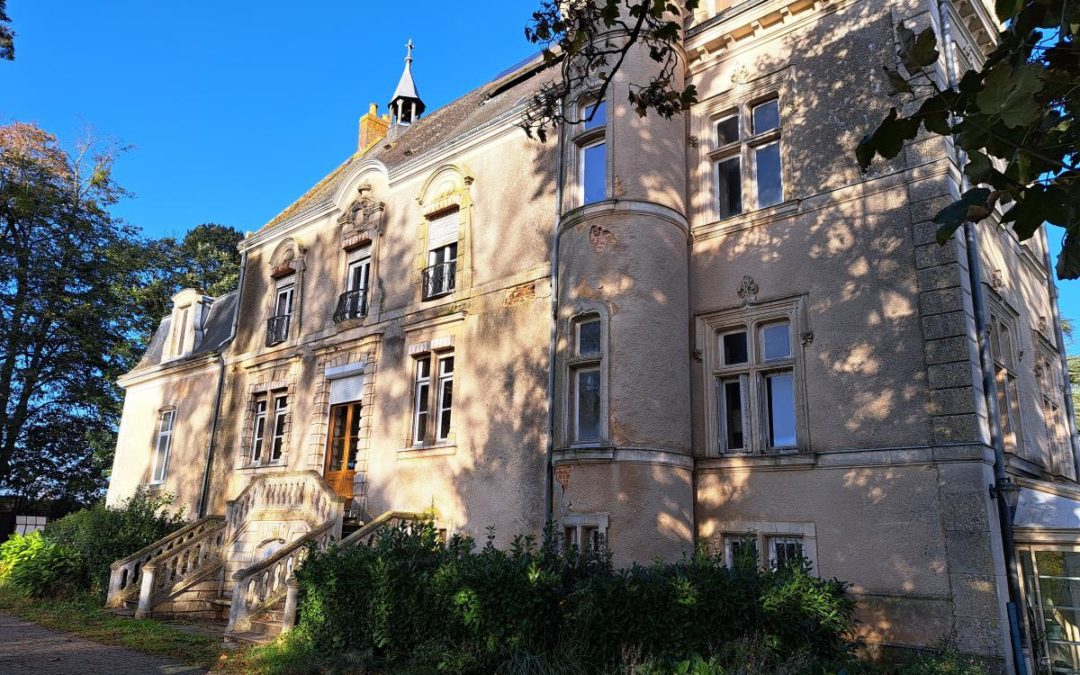 Vente Maison – 11 pièces – 344 m² à Aigné (72650)